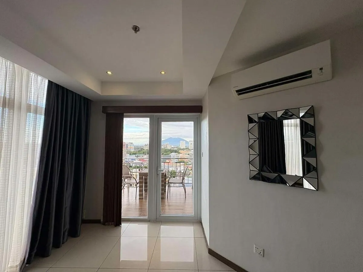 La Grande Penthouse 1 Bedroom With Private Jacuzzi & Netflix! Angeles Philippines